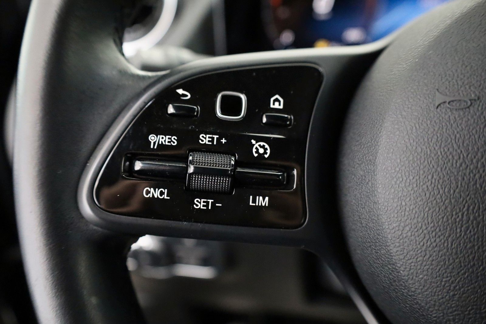 Fahrzeugabbildung Mercedes-Benz GLA 250 e Style, T.Leder, Navi ,LED, SH,Kamera