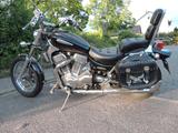 Suzuki VS1400 Intruder Chopper Bike schwarz gold - Offers