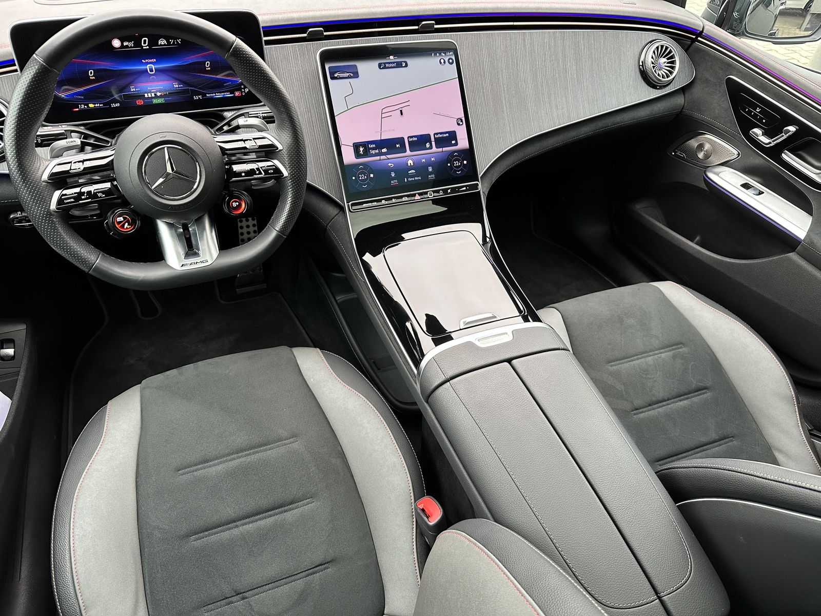 Fahrzeugabbildung Mercedes-Benz EQE 43 AMG 4Matic NAV+LED+PANORAMA+BURMESTER+HUD
