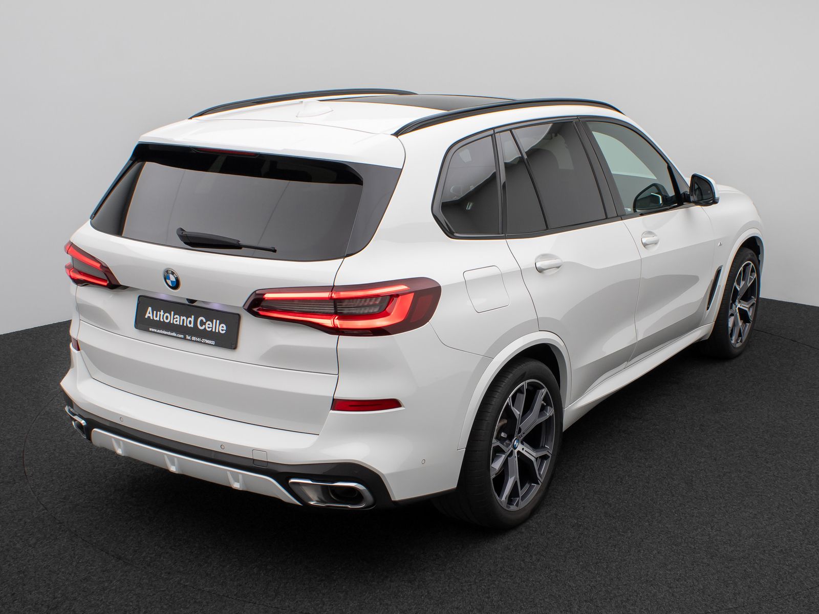 Fahrzeugabbildung BMW X5 xD30d M Sport Panoram Kamera HUD DAB HiFi 21"