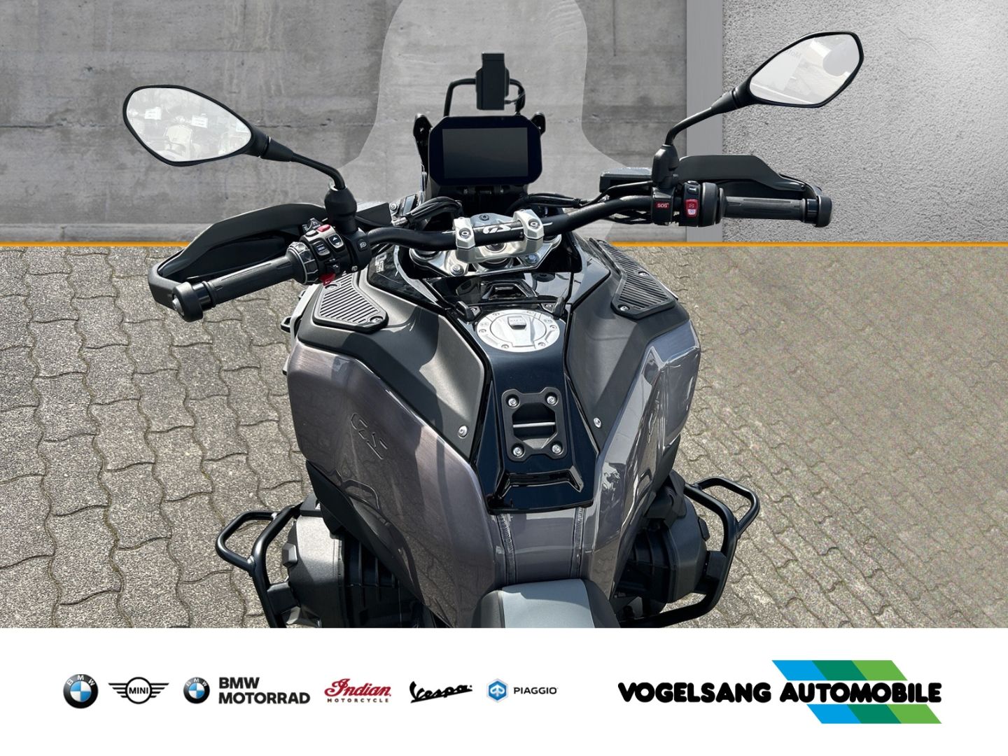 Fahrzeugabbildung BMW R 1300 GS Adventure Triple Black, Touren-Paket,