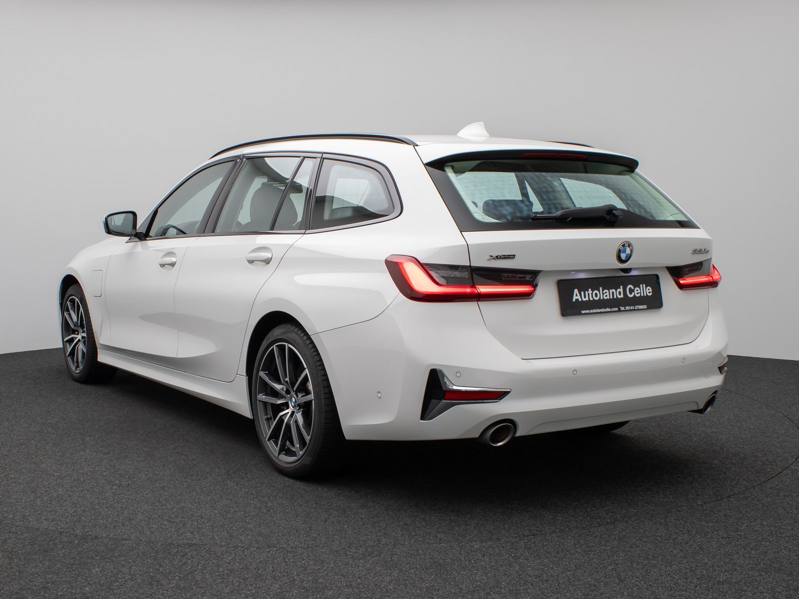 Fahrzeugabbildung BMW 330e xD Luxury Line 360°Laser HUD Komfort Sport