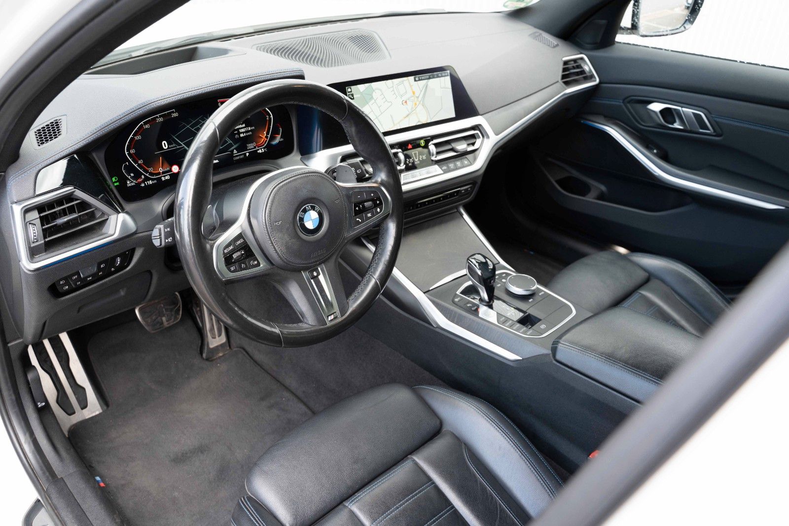 Fahrzeugabbildung BMW 320D XDRIVE M SPORT SHADOW LEDER HUD KAM ALLWETT