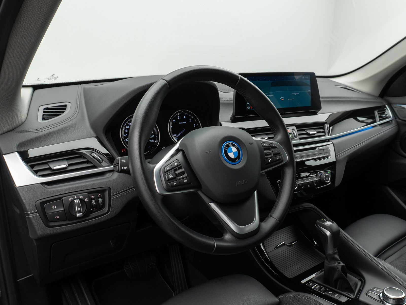Fahrzeugabbildung BMW X1 xD25e Sport Line Kamera HUD DAB HiFi Komfort