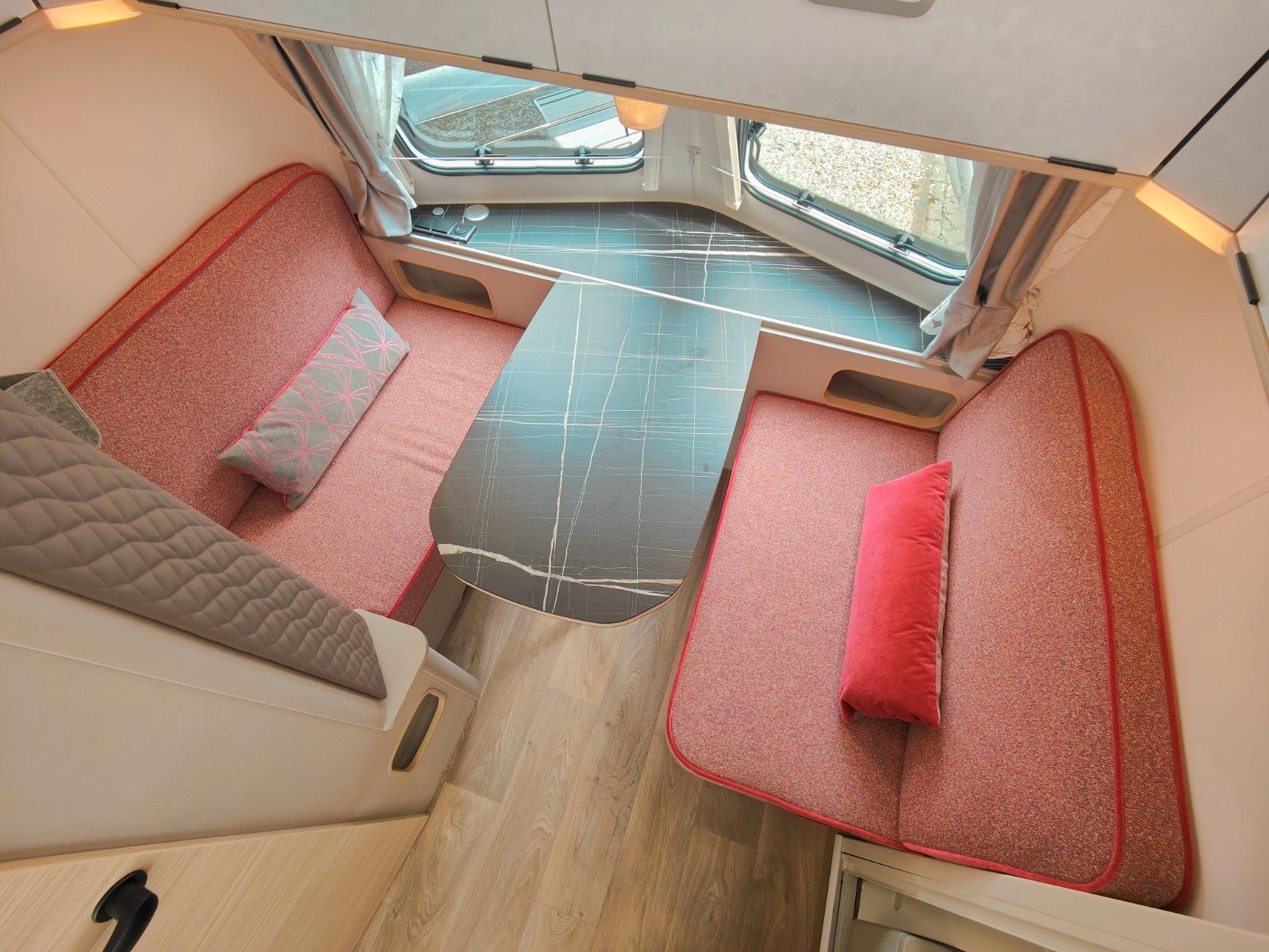 Fahrzeugabbildung HYMER / ERIBA / HYMERCAR Touring 530 Tango Red - JETZT 8.024€ SPAREN !!!
