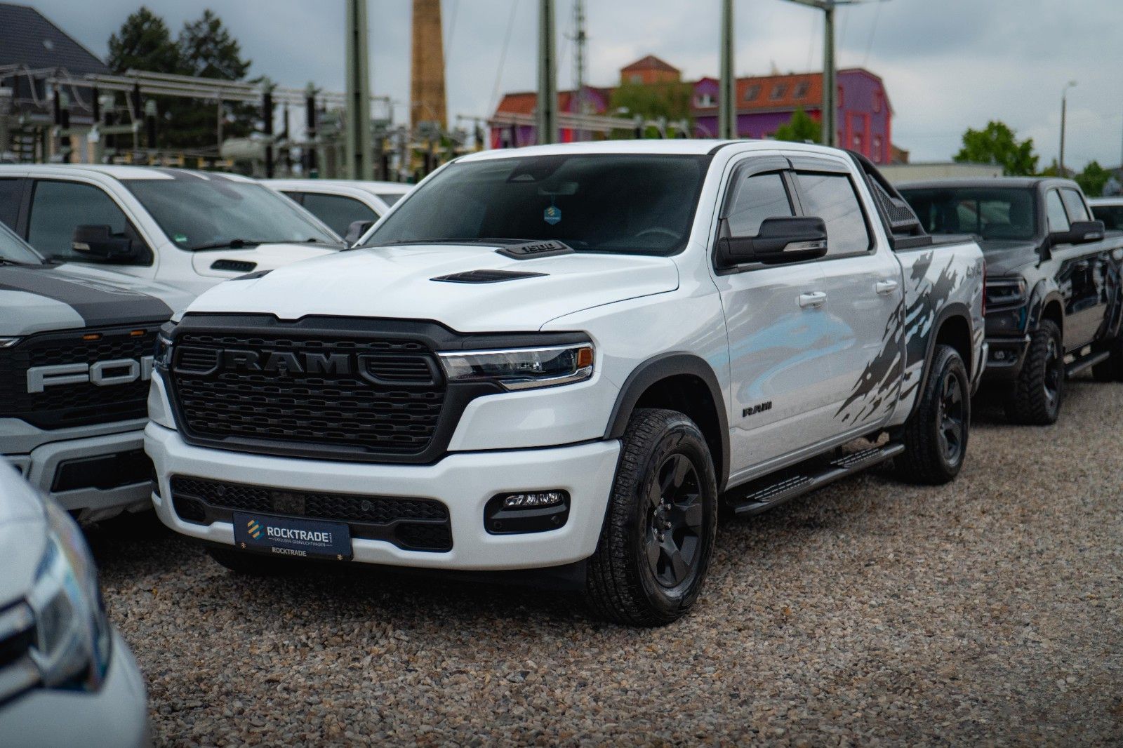 Fahrzeugabbildung Dodge RAM 3.6 V6 MY 25 Offroad Night-Paket ACC LED 19%