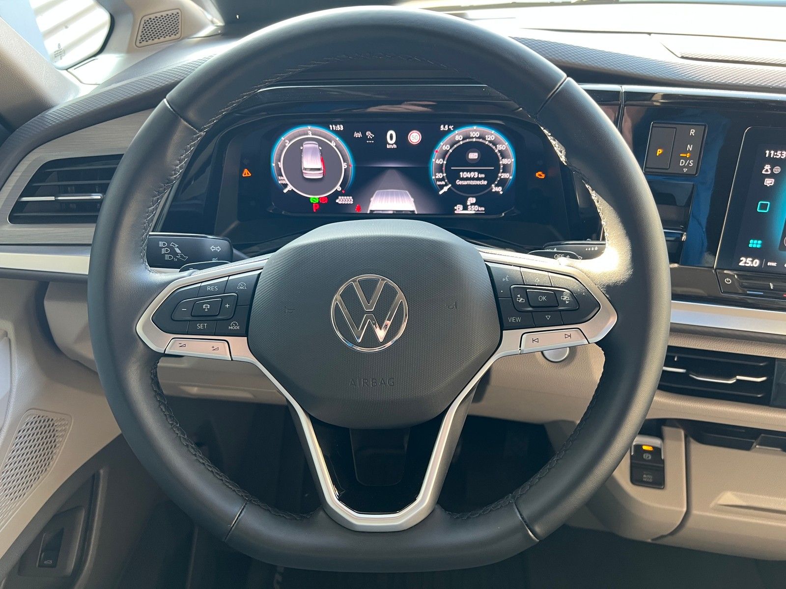 Fahrzeugabbildung Volkswagen T7 Multivan Life 2,0 TDI DSG +7 Sitzer +Easy Op