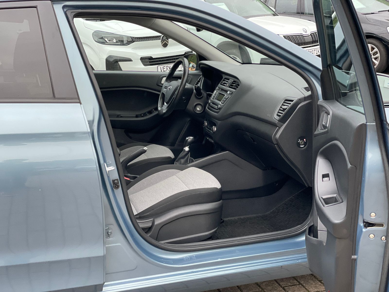 HYUNDAI i20, 2015, Benzin, 84 PS