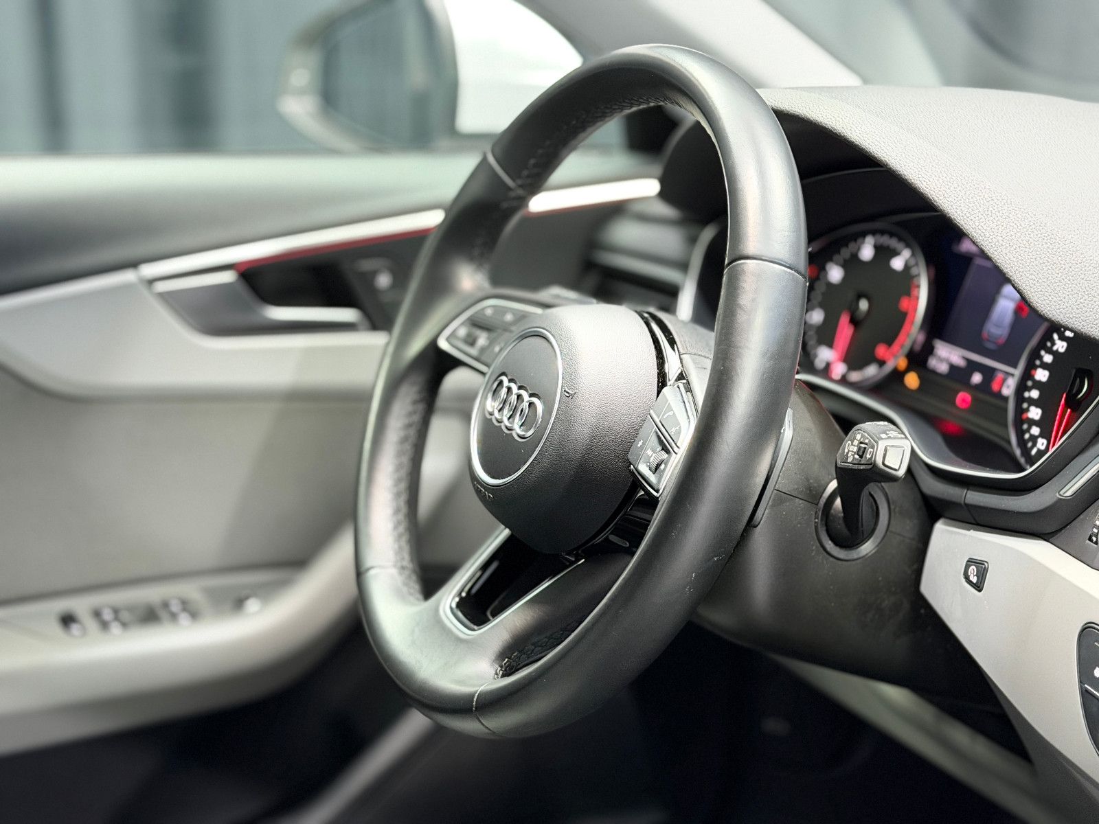 Fahrzeugabbildung Audi A4 Avant 35 TDI advanced|MATRIX|LCI|RF-KAMERA