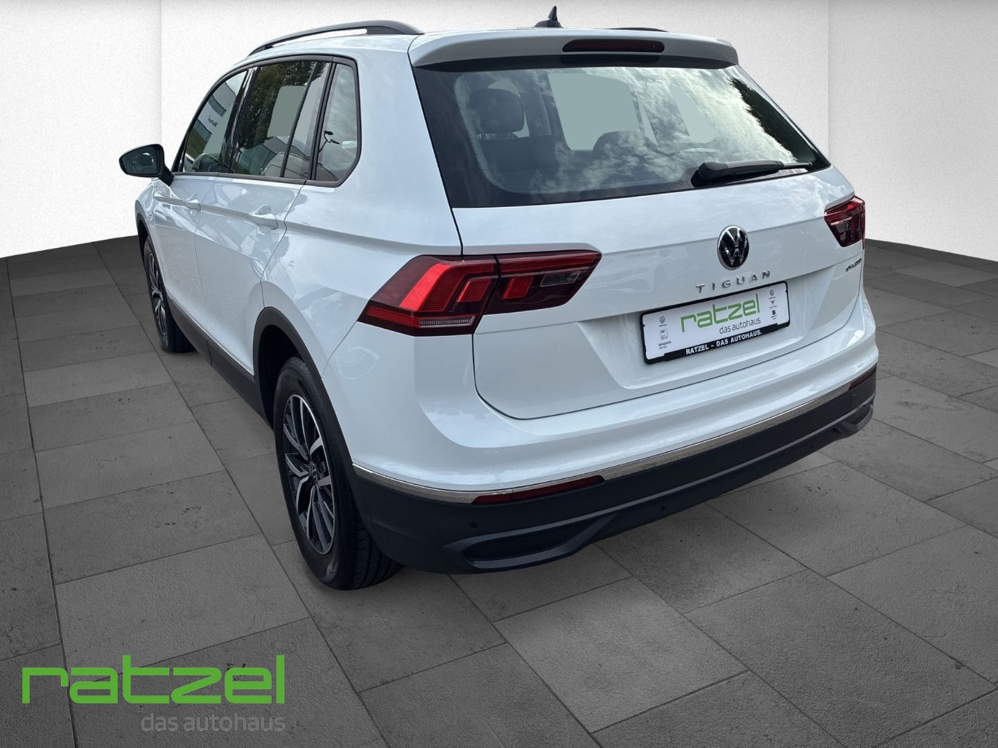 Fahrzeugabbildung Volkswagen Tiguan Life 1.4 eHybrid DSG AHK-klappbar Navi