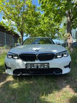BMW 318i Sport Line/2,0/ TÜV Bis 12.26 - BMW 318: Weiß, Leder