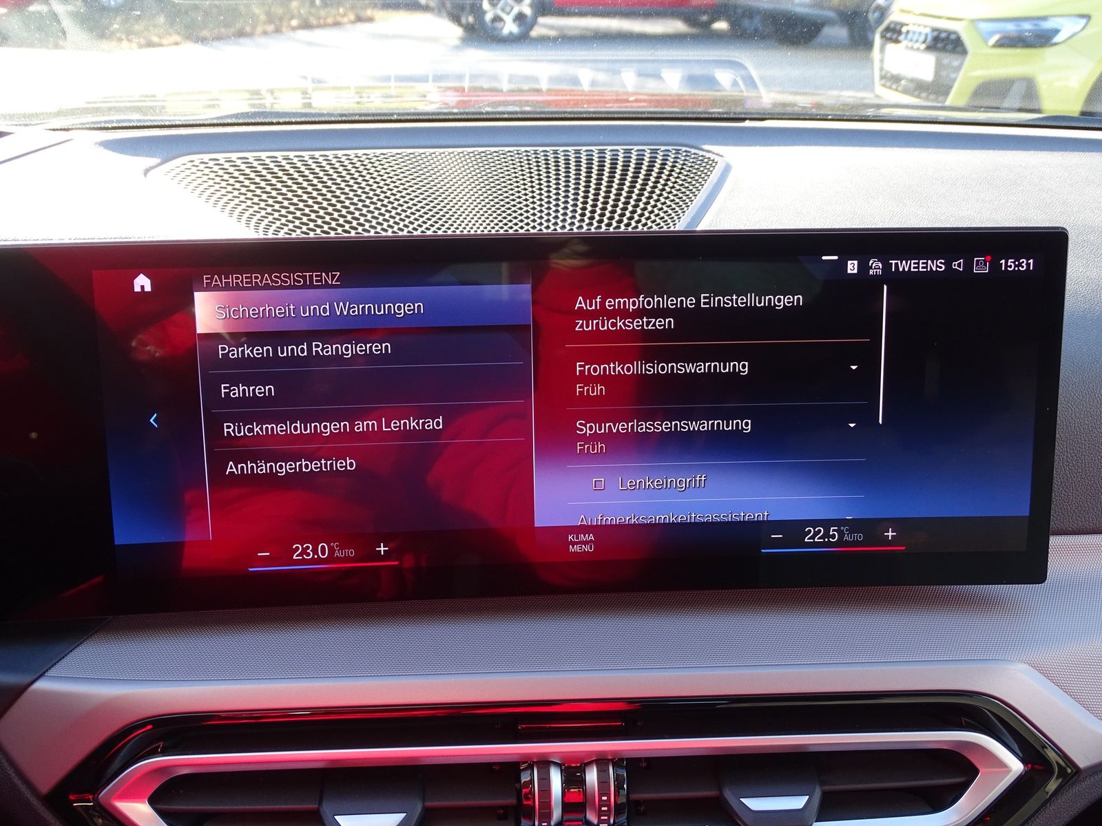 BMW 318d Advantage Aut. LED Navi Head-Up AHK Kamera foto 15