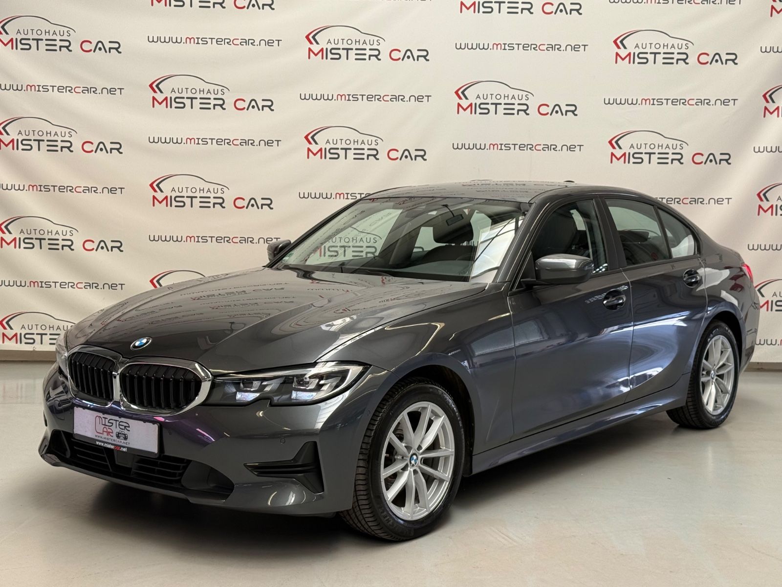 BMW 320d xDrive Advantage ACC/LED/AHK/PDC/SHZ/KAM/17
