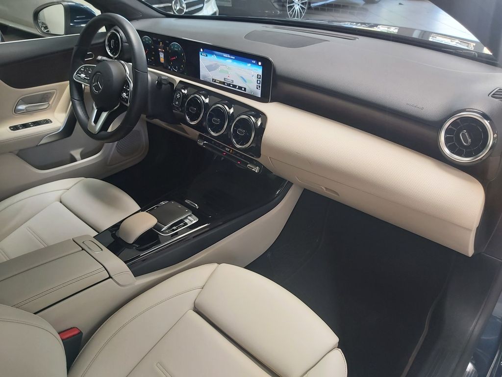 Mercedes-Benz A 220 4M DISTR. LEDER Progressive Multibeam