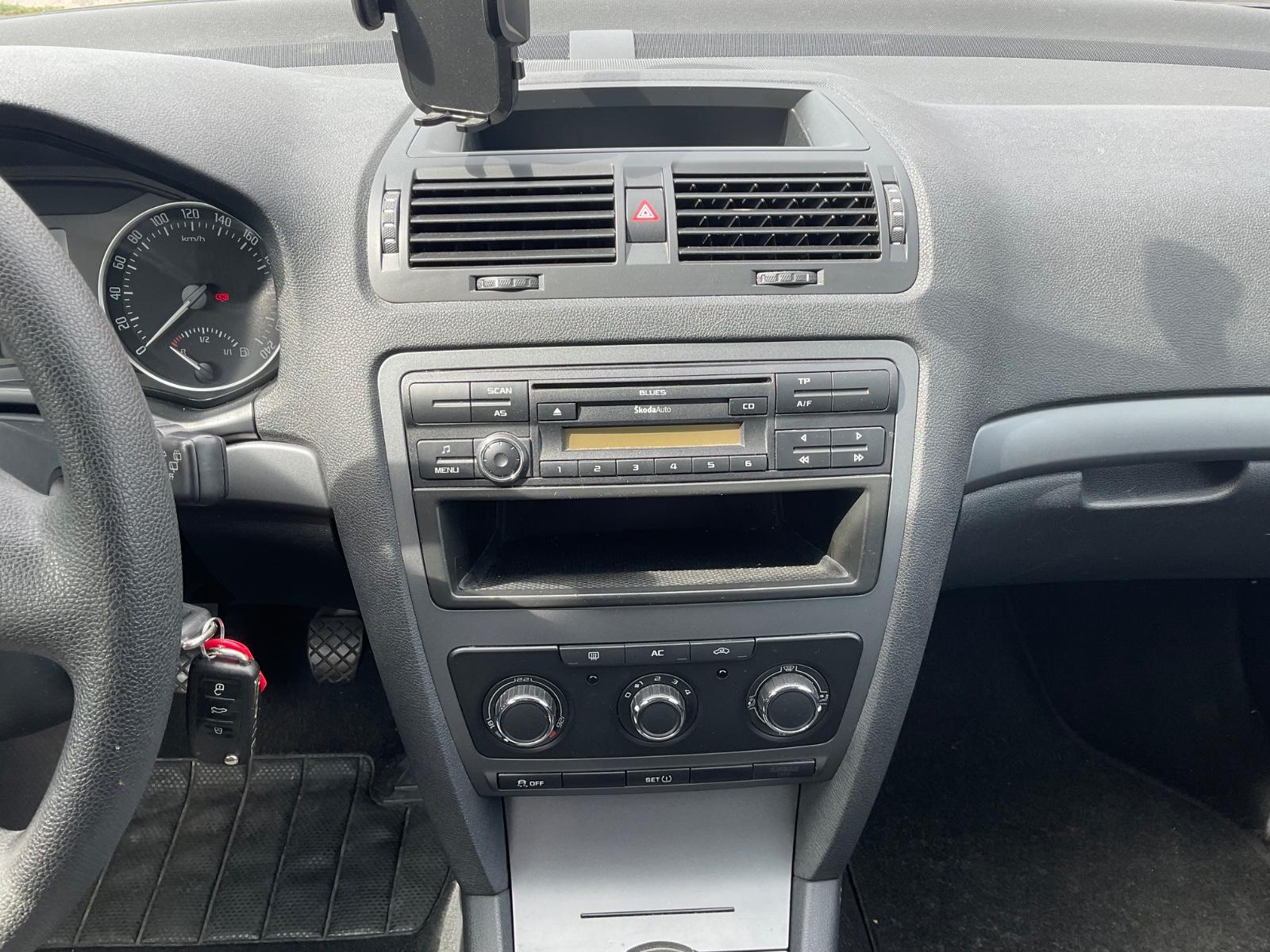 Skoda Octavia 2010 — photo 12