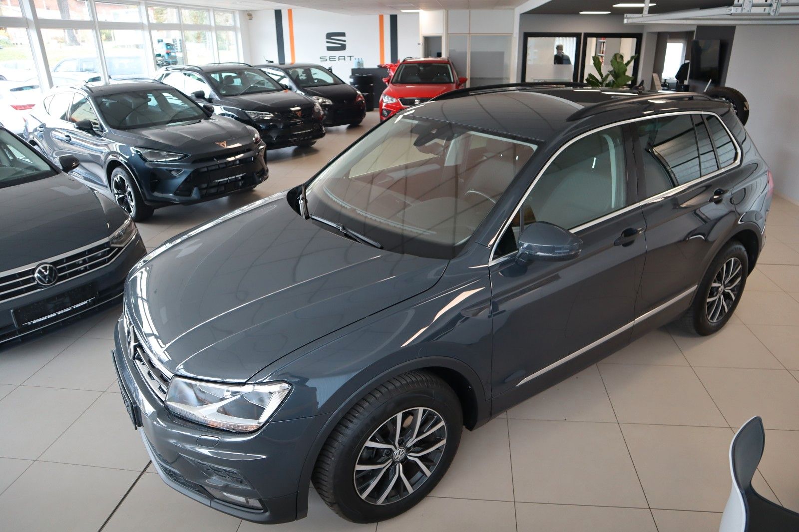 Volkswagen Tiguan R-Line PDC FULL LINK NAVI DSG foto 2