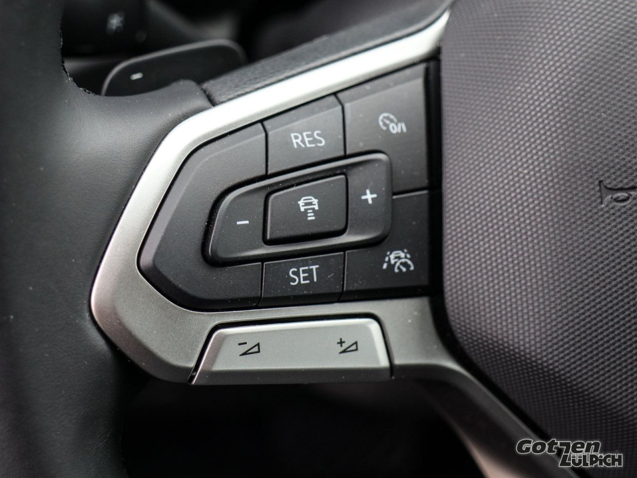 Fahrzeugabbildung Volkswagen T-Cross 1.0 TSI Life Navi ACC DSG IQ.DRIVE AHK