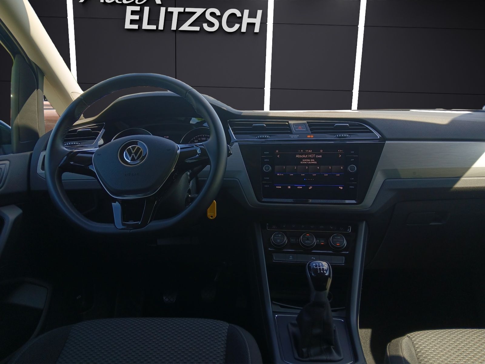 Fahrzeugabbildung Volkswagen Touran TDI Comfortline LED PDC SH LM
