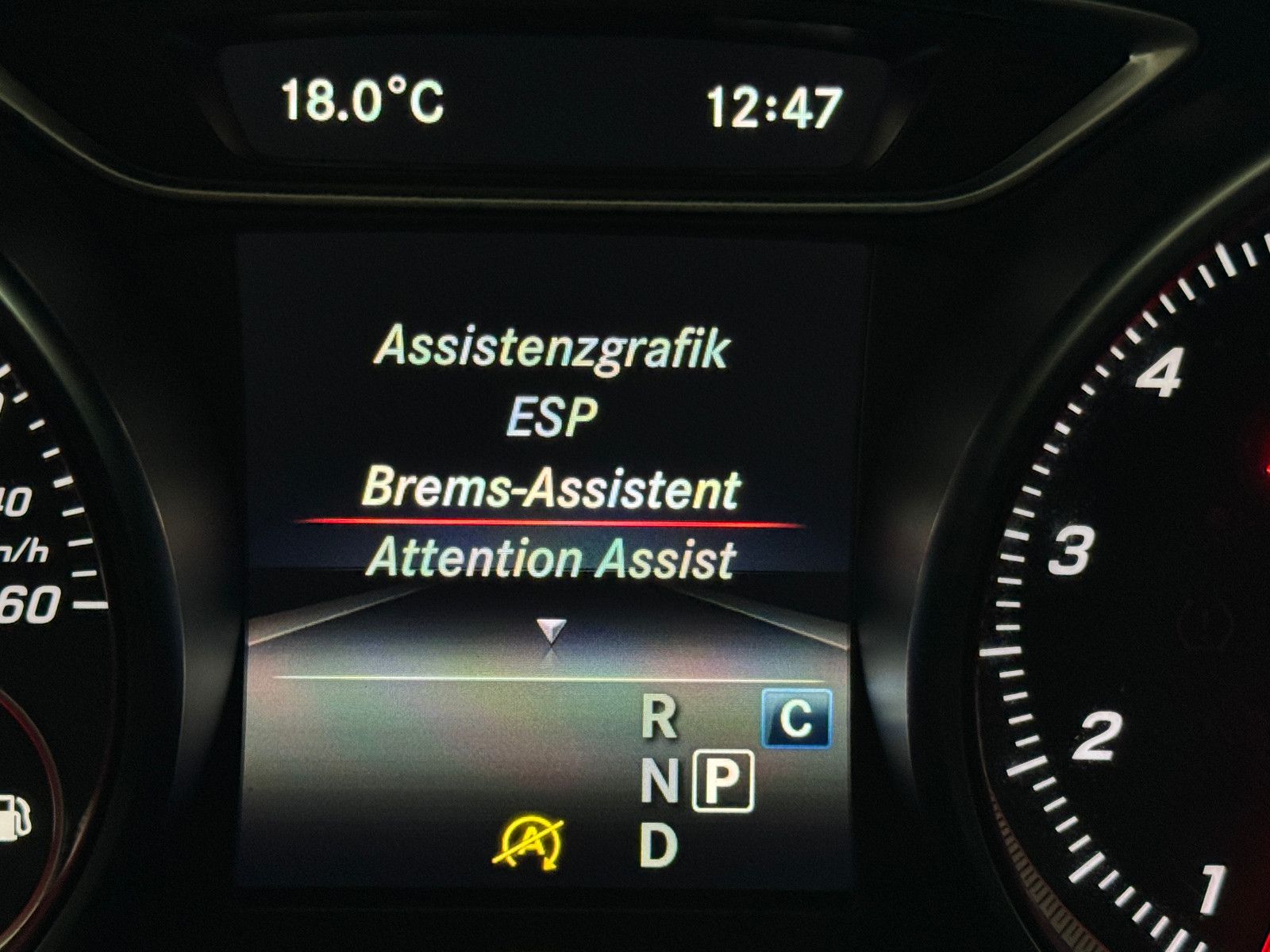Fahrzeugabbildung Mercedes-Benz GLA 200 7G-DCT SPORTPAKET URBAN NAVI LED KAMERA