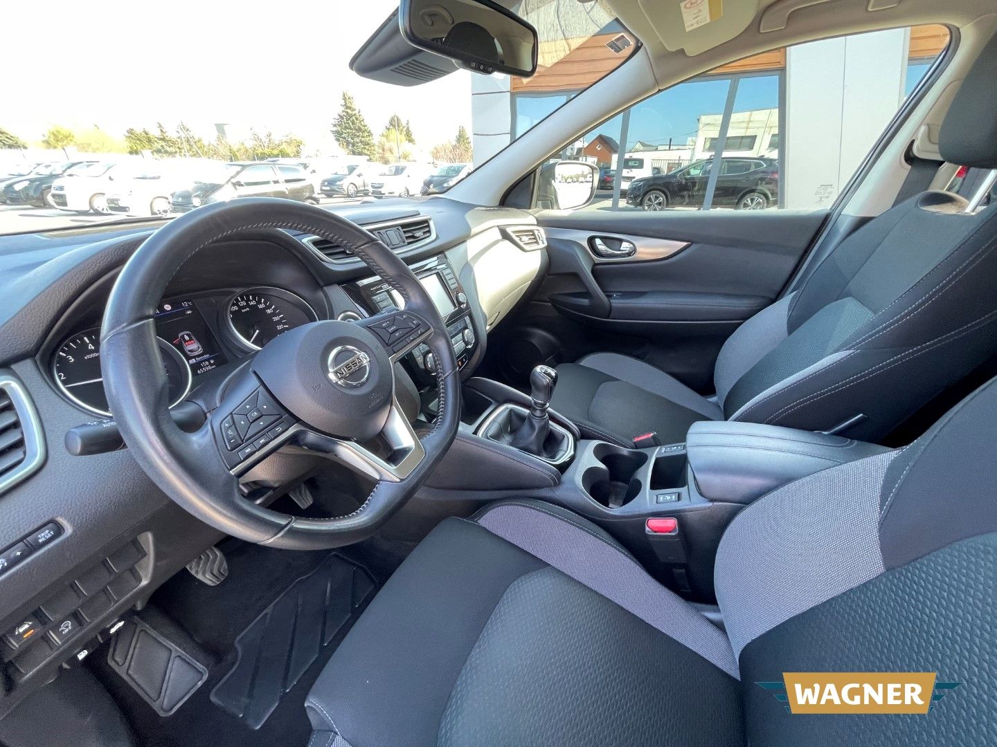 Fahrzeugabbildung Nissan Qashqai N-Connecta 1.3 DIG 360° Kamera