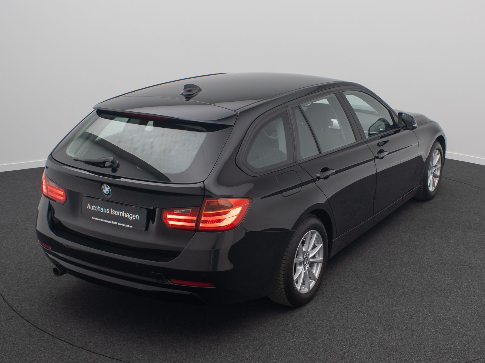 Fahrzeugabbildung BMW 318d GeschwindigReg AHK PDC Lordos NaviBusiness