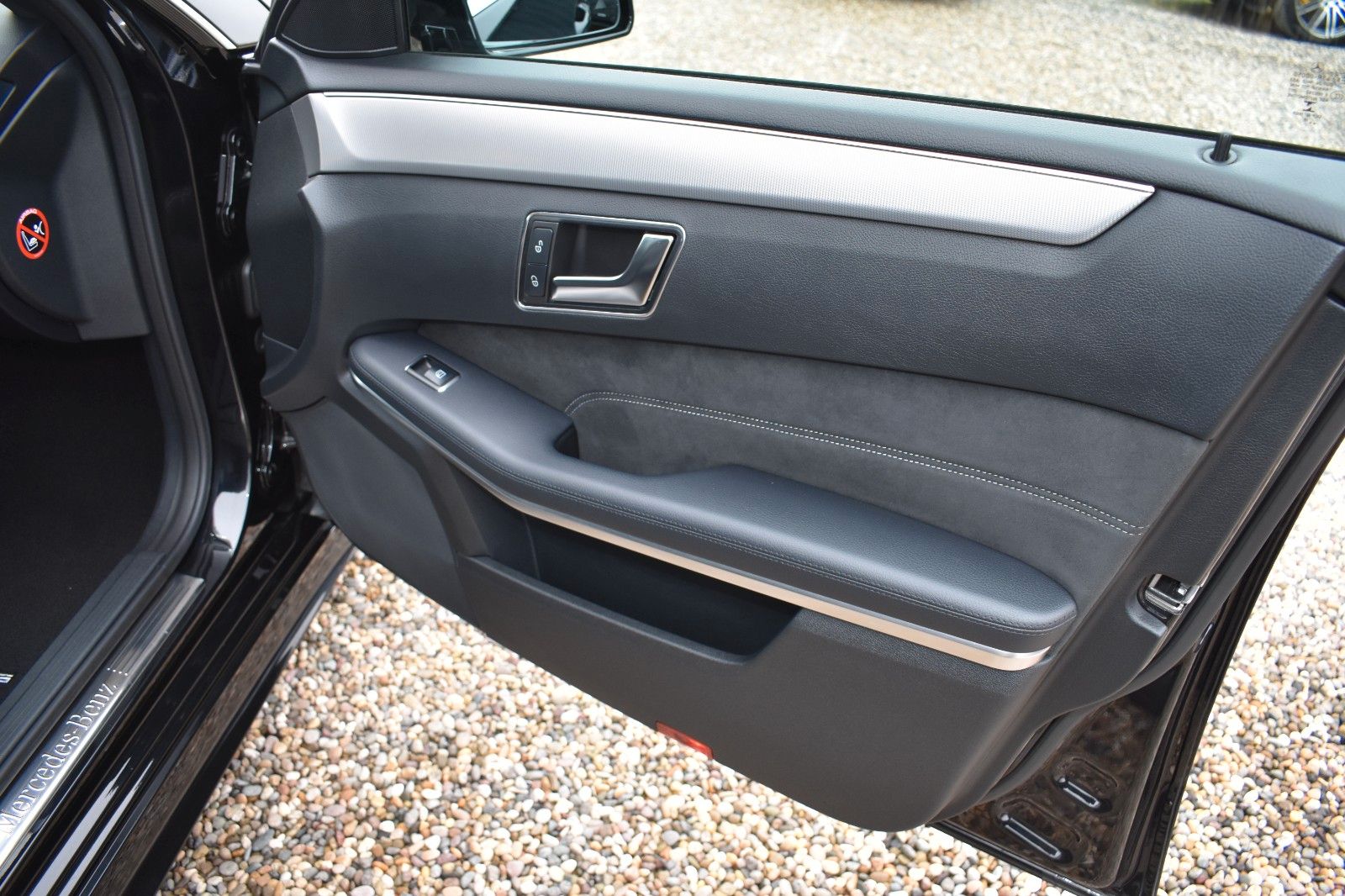 Fahrzeugabbildung Mercedes-Benz E 400 T Edition 4Matic AMG Night-Paket AHK