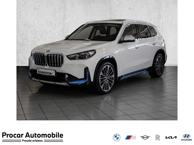 BMW iX1 xDrive30 xLine Aut Nav HuD LED Pano Drive+Pa