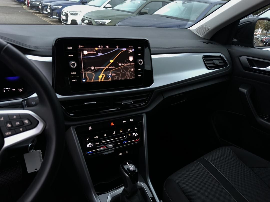 Fahrzeugabbildung Volkswagen T-ROC Life Life,GJR,Climatronic,App Connect,Navi