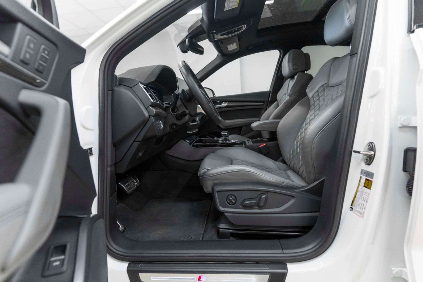 Fahrzeugabbildung Audi SQ5 Sportback 3.0L TFSI ACC 360° LED PANO MEMORY