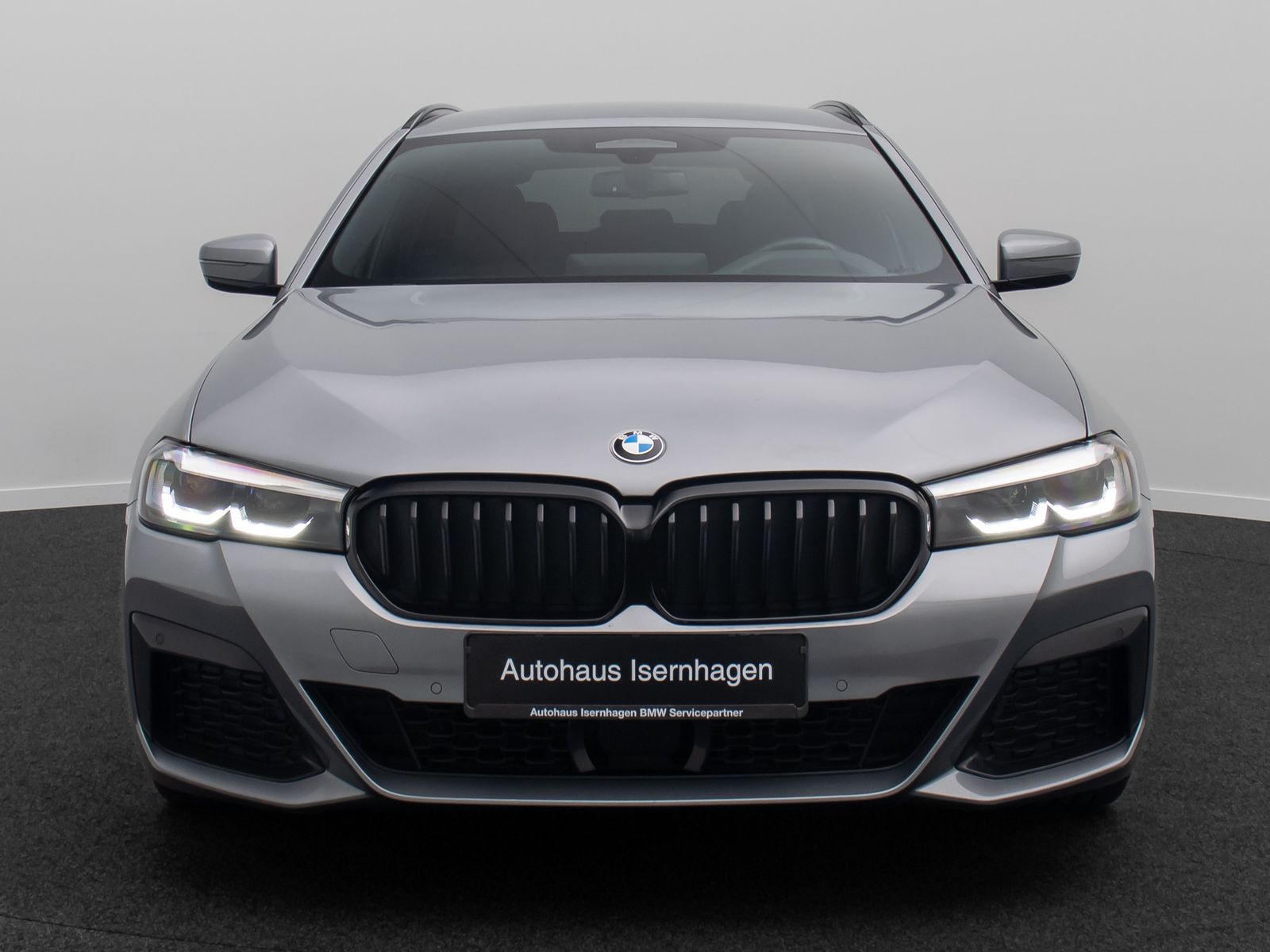 Fahrzeugabbildung BMW 520d xD M Sport HUD DAB Alarm H/K Kamera AHK 19"