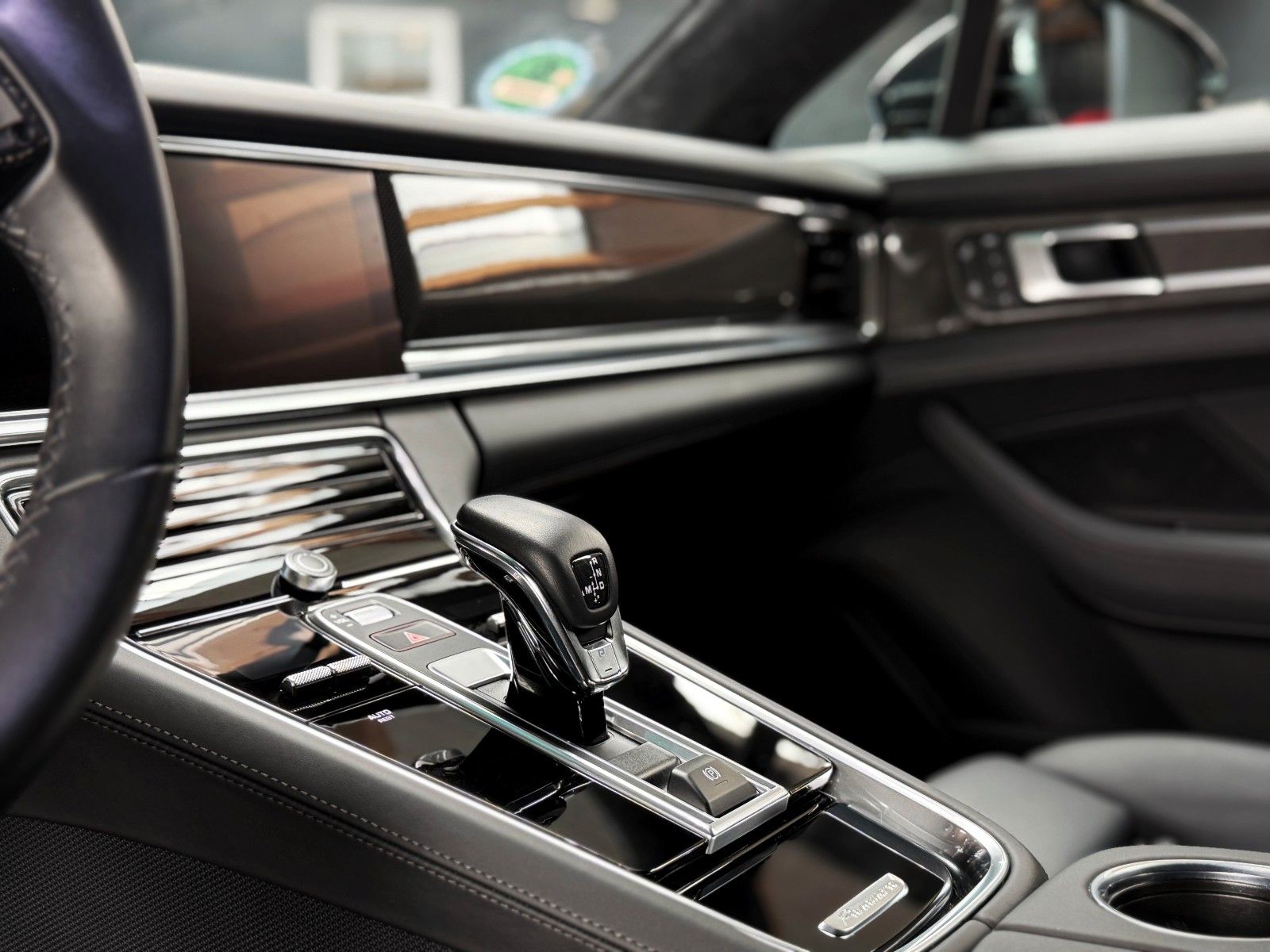 Fahrzeugabbildung Porsche Panamera Sport Turismo Turbo S + Approved + PCCB