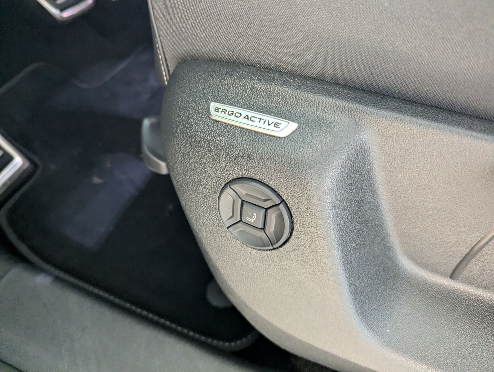 VW Tayron 2.0TDI 4M R-Line Launch Pano Black AHK 20 - Image 29