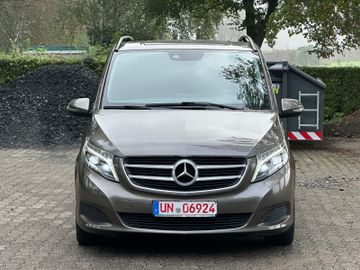 Mercedes V 220 - 3