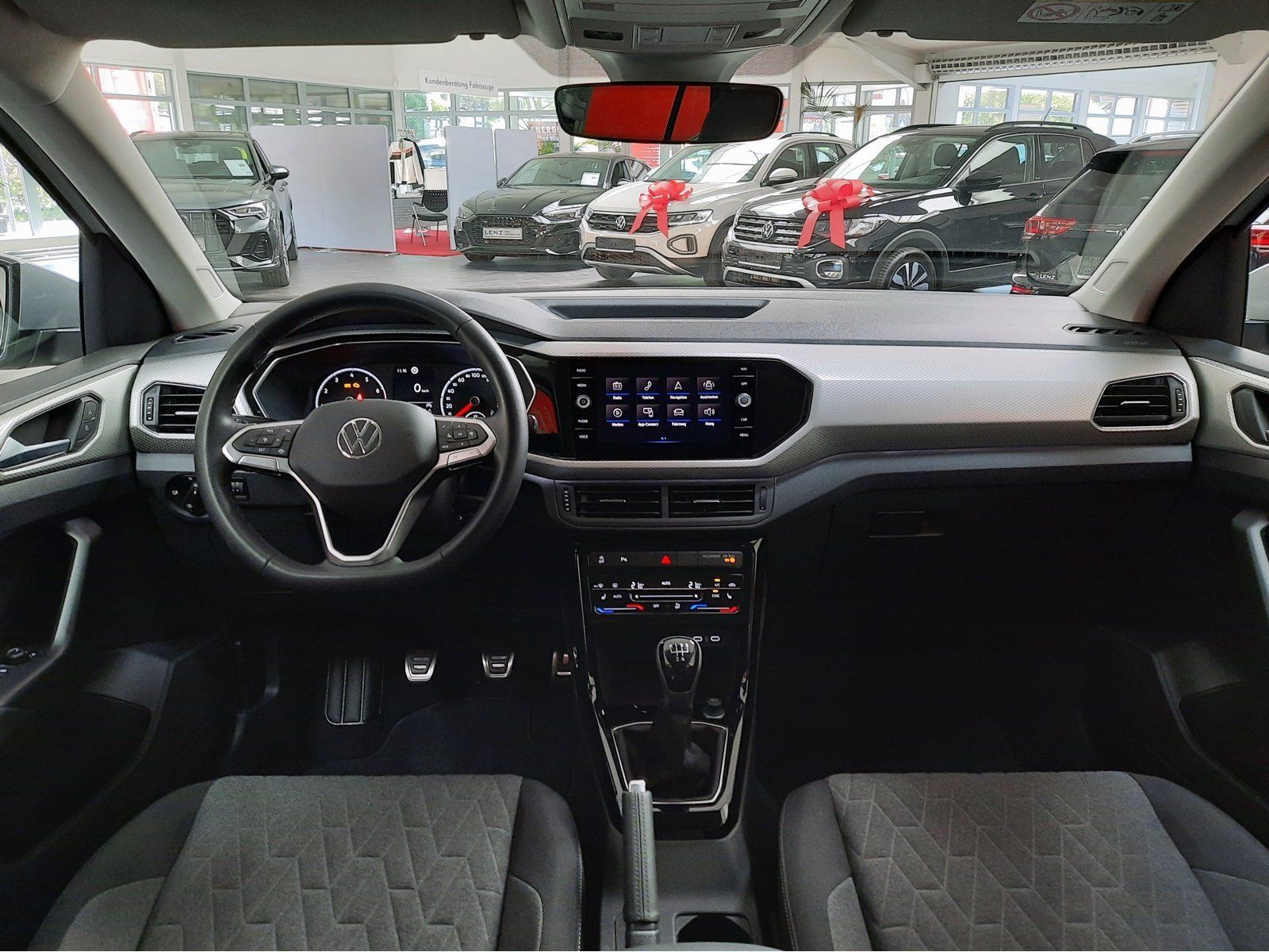 Fahrzeugabbildung Volkswagen T-Cross Move TSI *Navi*Einparkh.*Sitzhzg*App-Con
