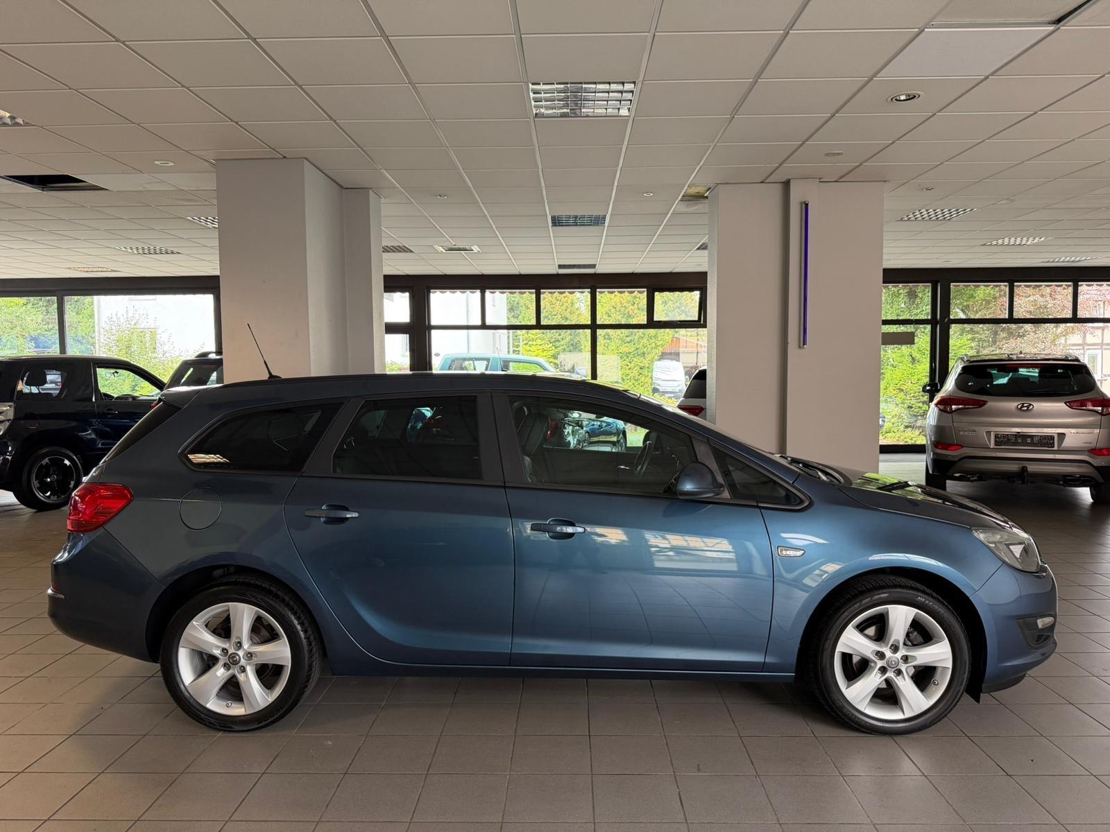 Opel Astra 2015 — photo 12