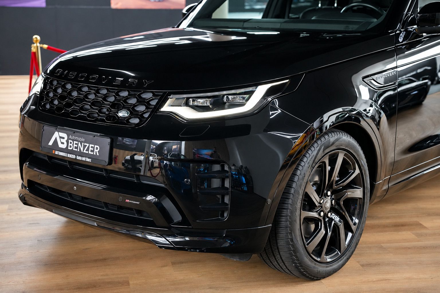 Fahrzeugabbildung Land Rover Discovery SE*R-Dynamic*7-Sitz*Pano*Meridian*360°