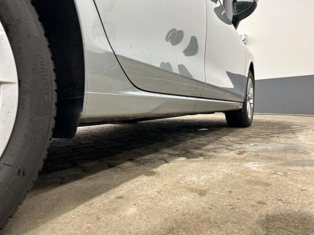 Fahrzeugabbildung Volkswagen Golf VIII Variant TDI Life DSG LED Navi AID HUD