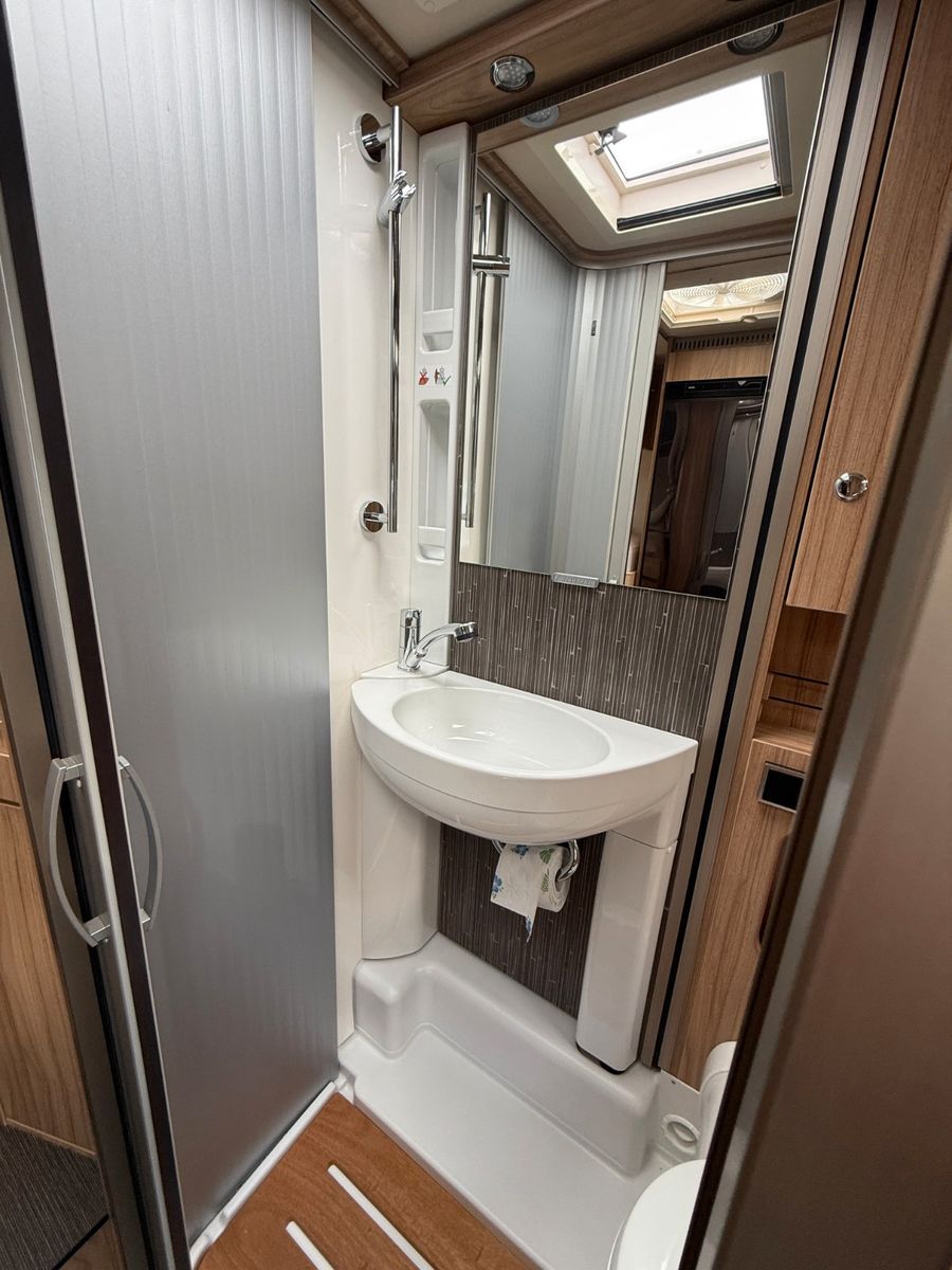 Fahrzeugabbildung HYMER / ERIBA / HYMERCAR MLT 570 Crossover V 6 190 PS