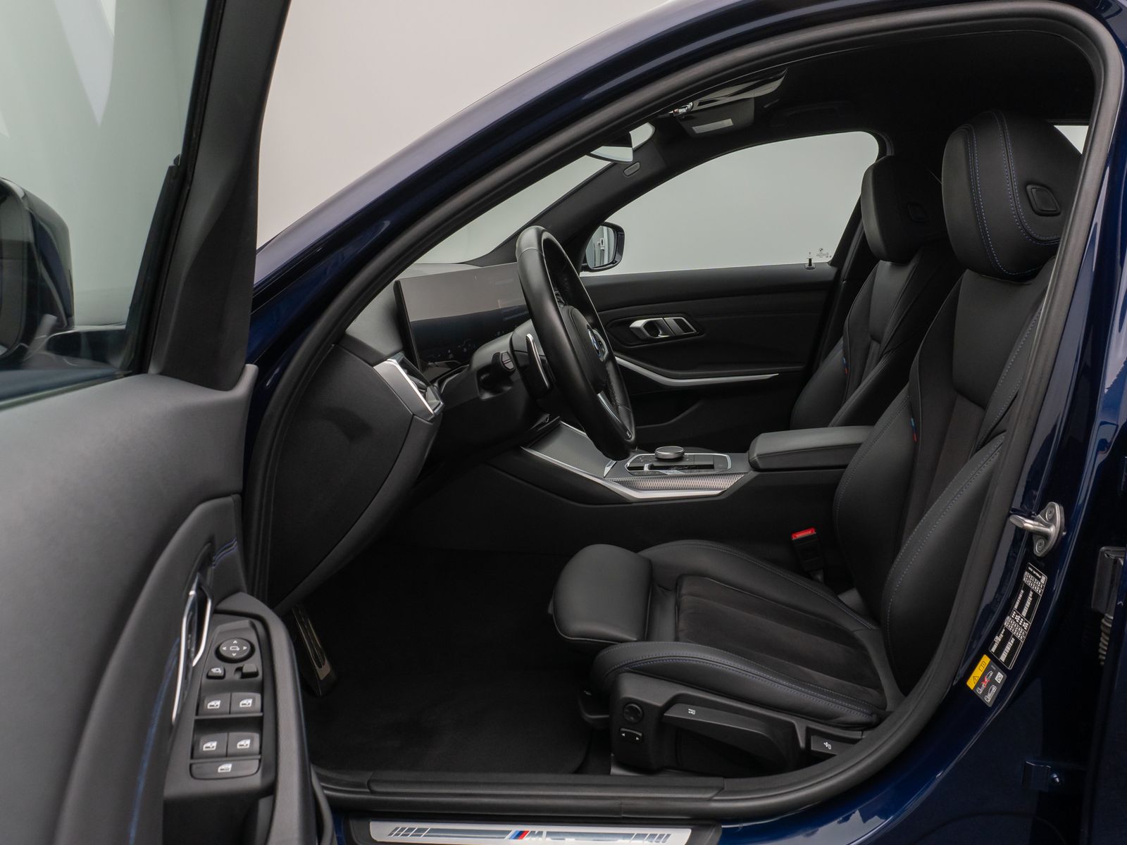 Fahrzeugabbildung BMW 320e M Sport DAB Widscreen PDC Individual 18Zoll