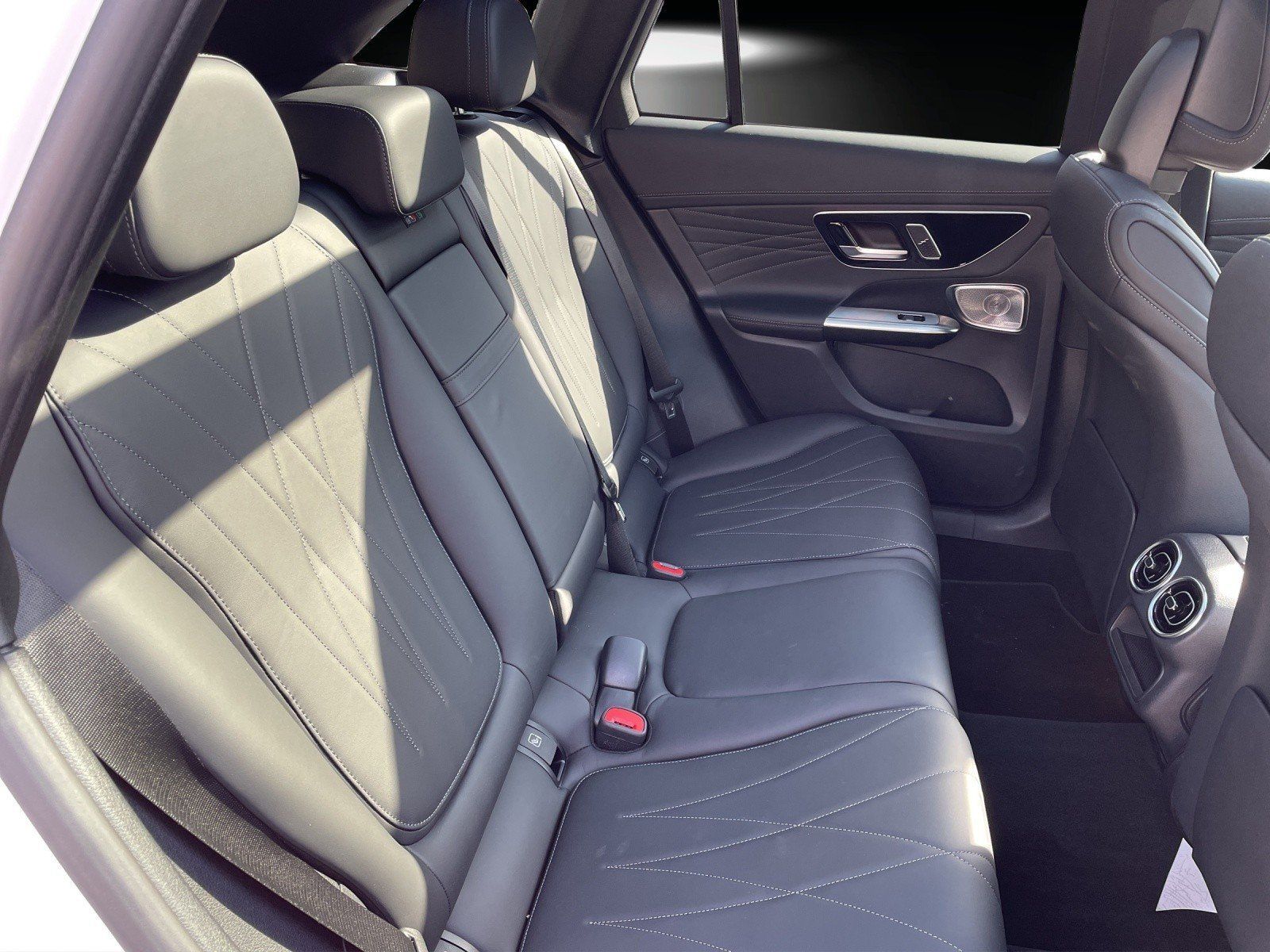 Fahrzeugabbildung Mercedes-Benz GLC220 d AMG Premum AIRMATIC Pano AHK DISTRO HAL