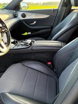 Mercedes-Benz E 220 d 4MATIC T Autom. - - Mercedes-Benz: Firmenfahrzeug