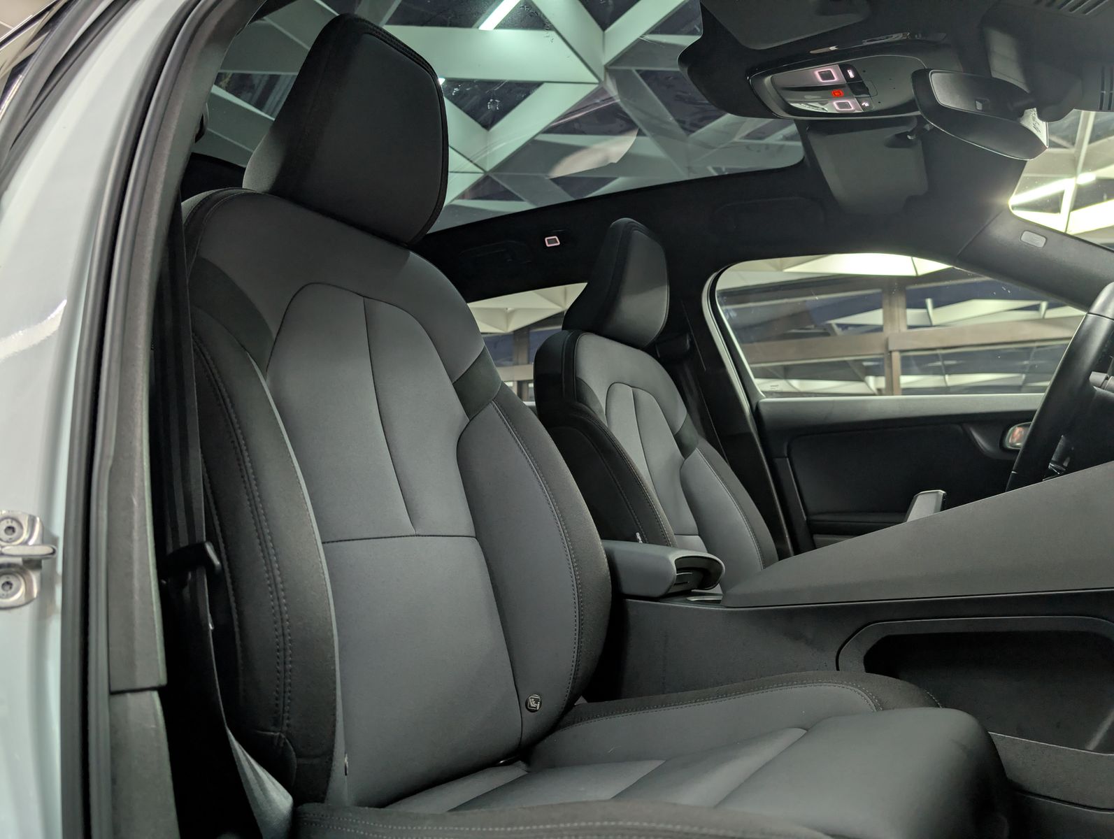 Fahrzeugabbildung Polestar 2 Range SoH 94% PILOT PLUS-PK PANO LED H&K WÄRME