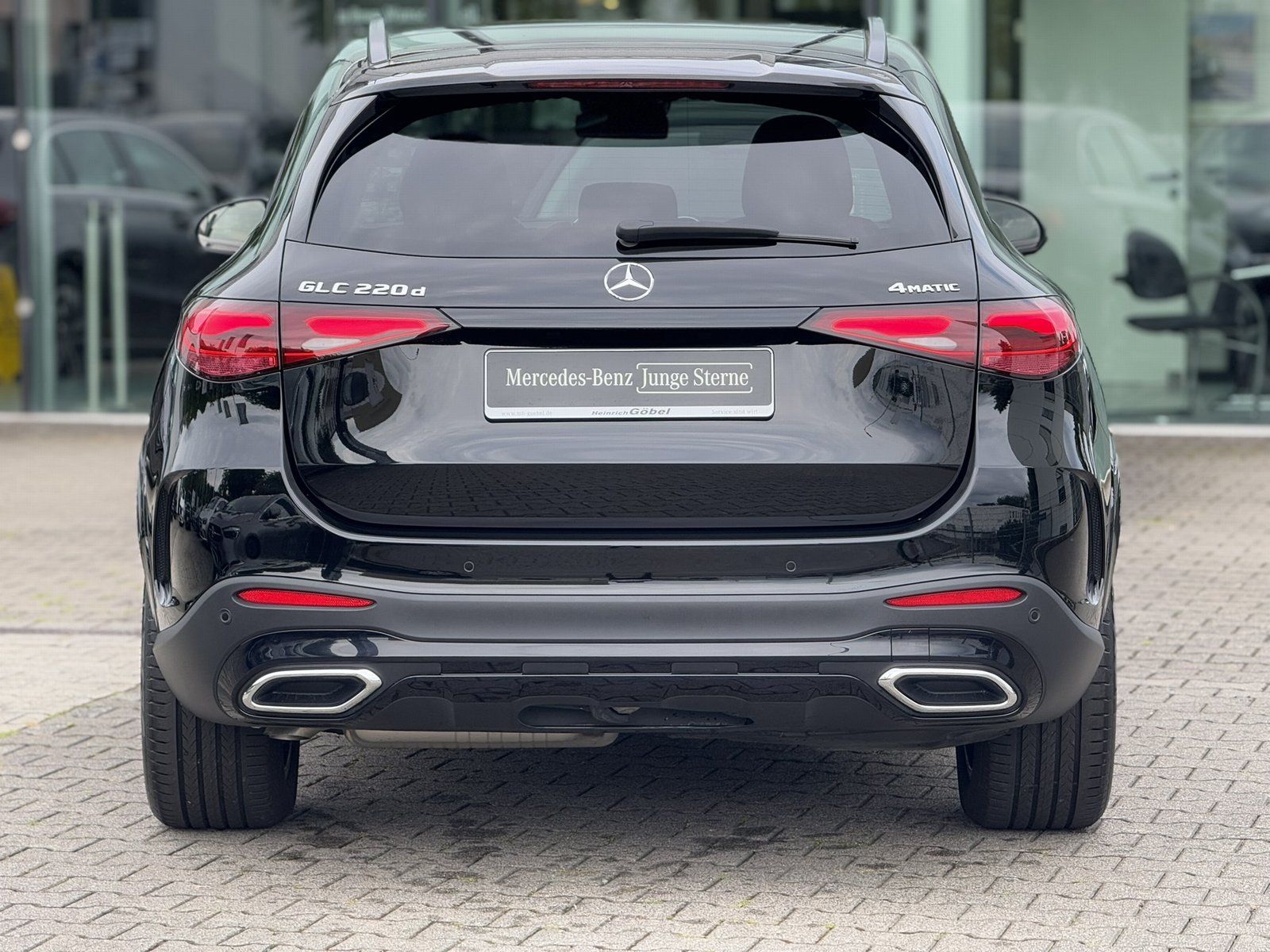 Fahrzeugabbildung Mercedes-Benz GLC 220 d 4M AMG*DISTRONIC*AHK*NIGHT-PAKET*KAMER