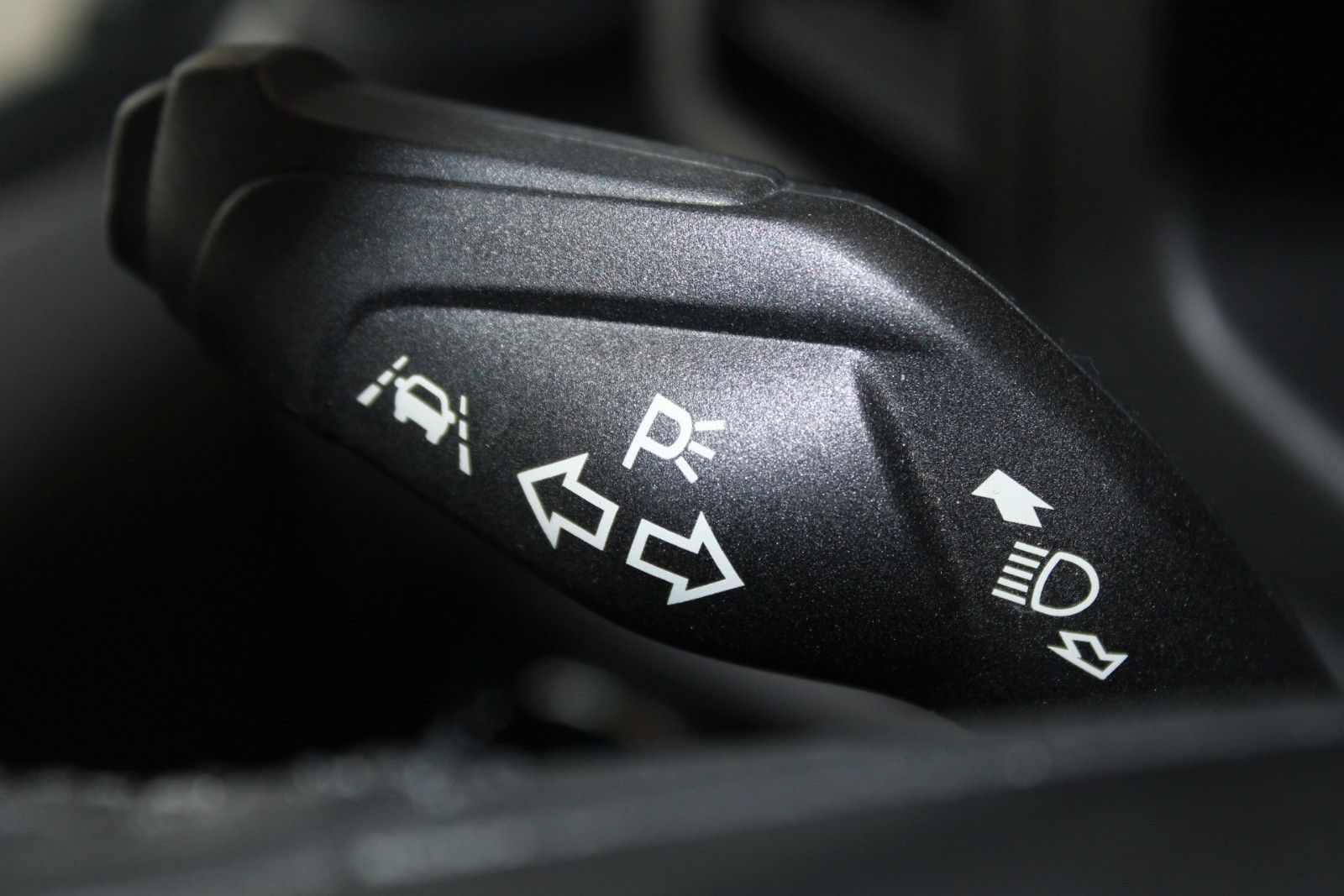Fahrzeugabbildung Ford Transit Custom TRAIL AHK Bott Einrichtung Leder
