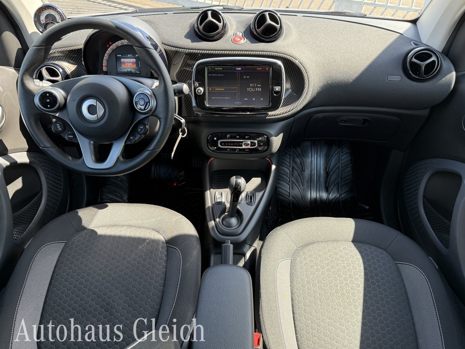Fahrzeugabbildung Smart EQ passion Navi/Pano.-Dach/Klima/LED/Sitzhzg./BC