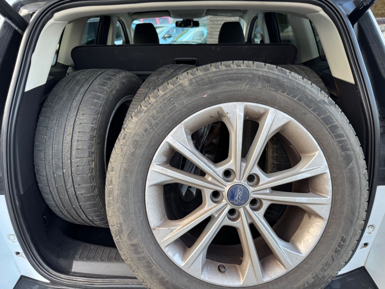 Fahrzeugabbildung Ford Kuga Titanium*LED*8Fach Alu*Kamera*Teilleder