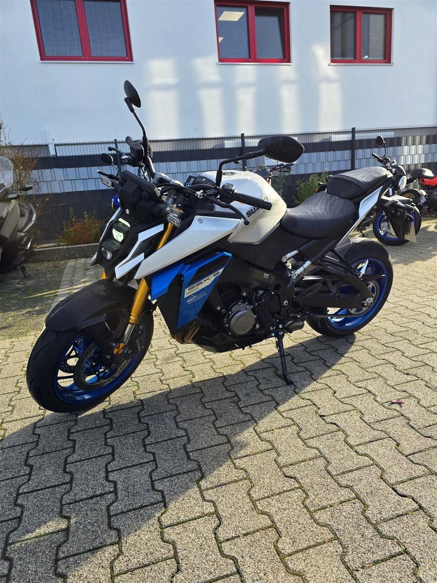 Suzuki GSX-S1000 Demo
