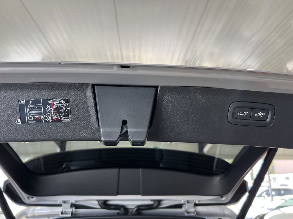 Volvo XC90 T8 Ultra Dark Recharge AWD FourC AHK 22Zoll