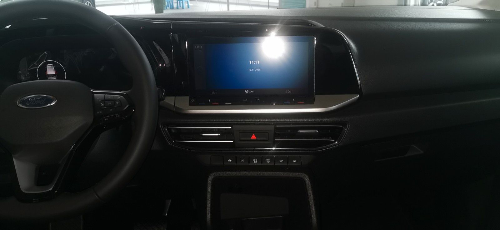 Fahrzeugabbildung Ford Grand L2 Titanium Automatik