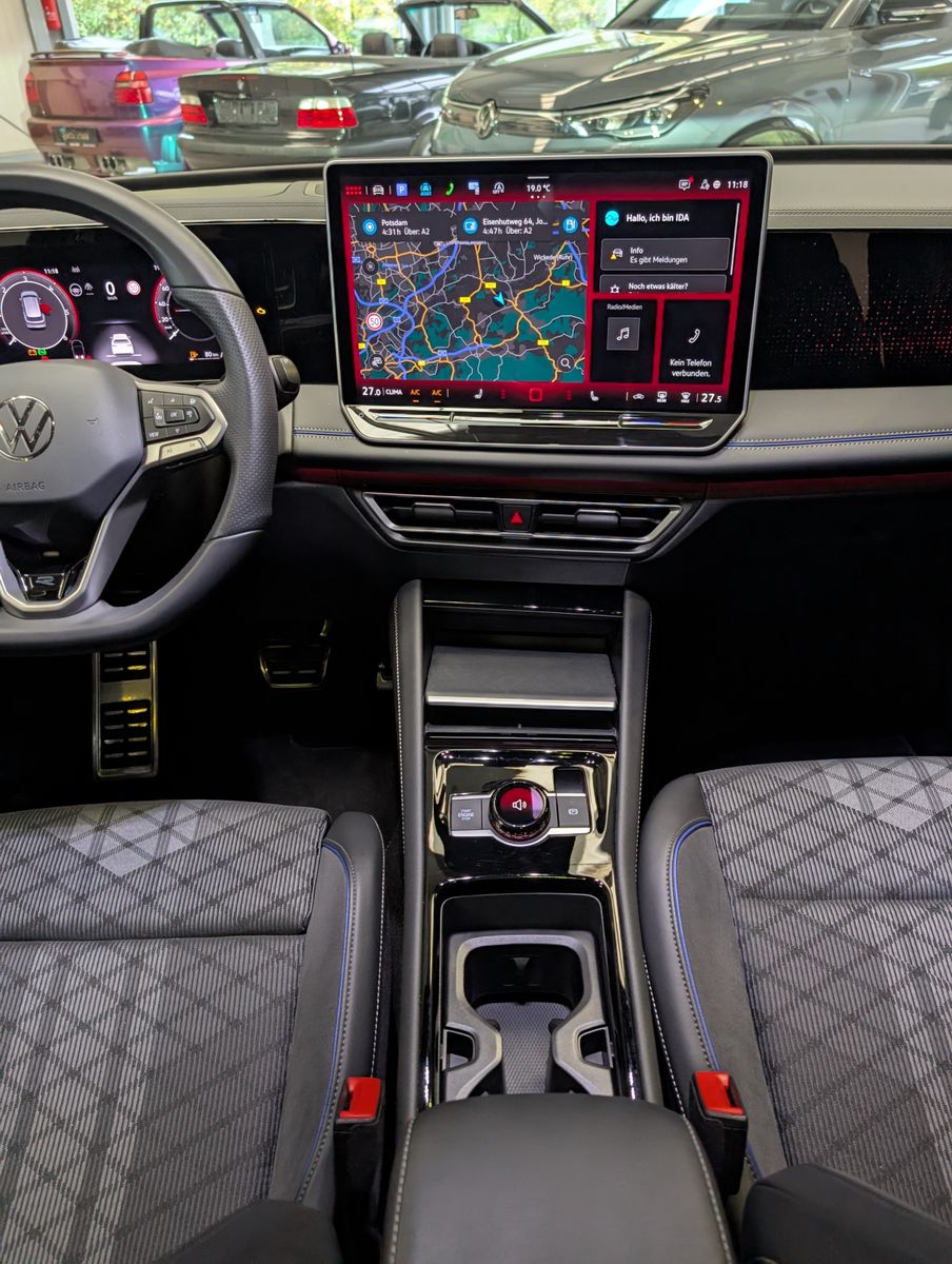 Fahrzeugabbildung Volkswagen Tiguan 2.0TDI R-Line 4M Pano H/K AHK Matrix 20"